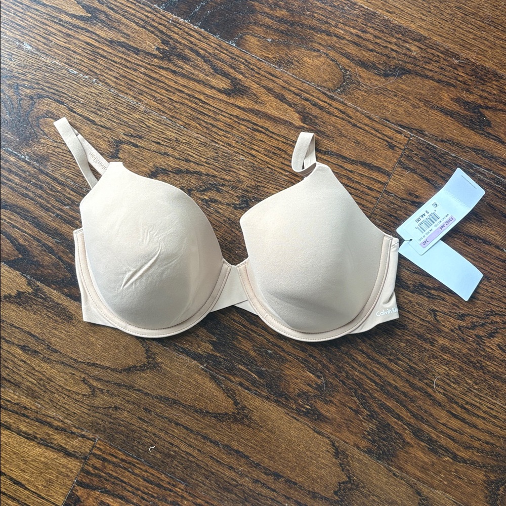 Calvin Klein Smooth T-Shirt Bra in Light Nude